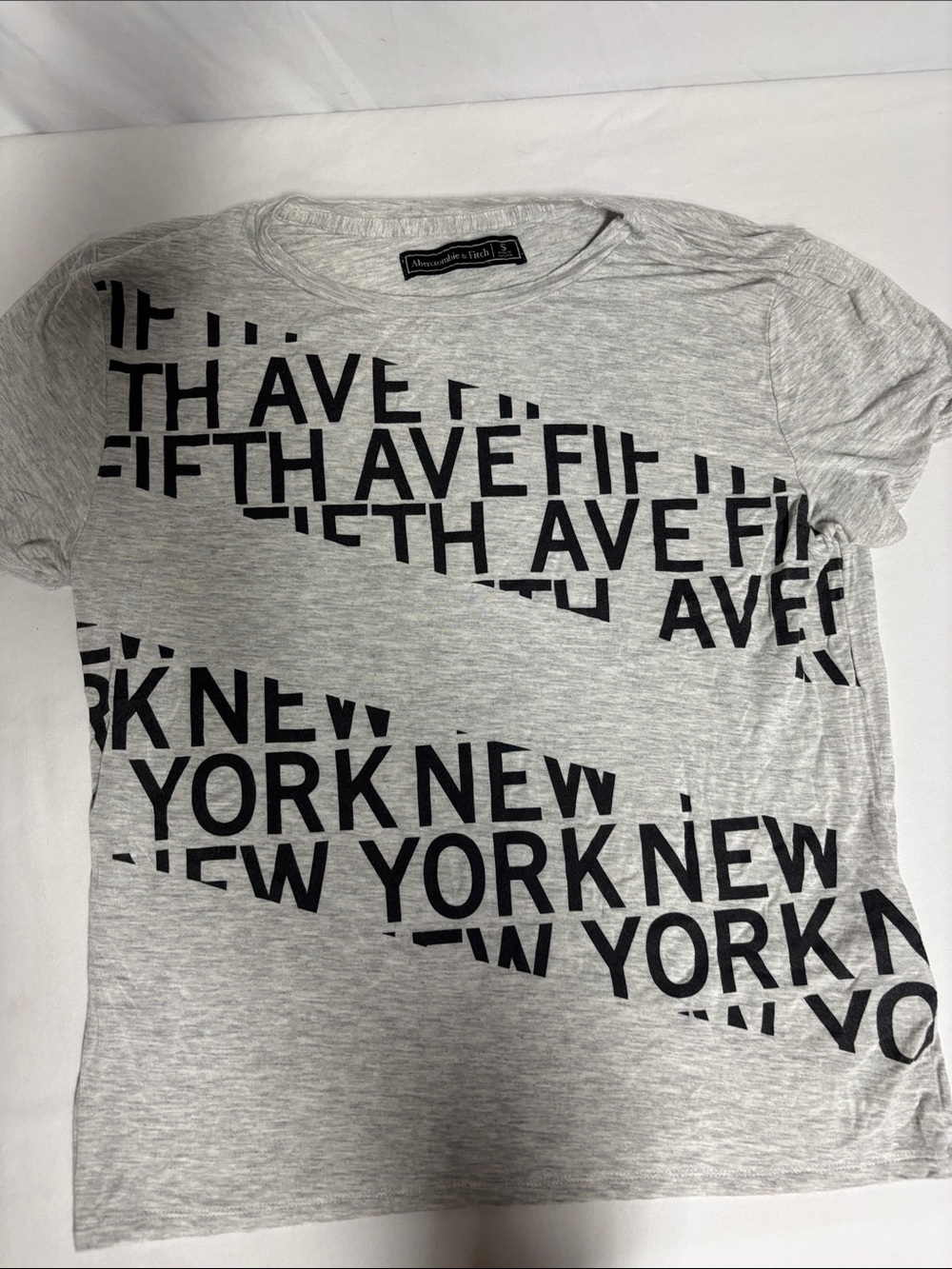 Abercrombie & Fitch Fifth Ave New York Graphic Tee Gray S